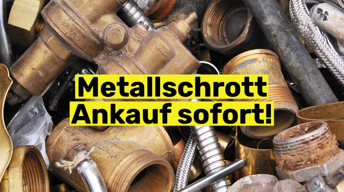 Das Bild zeigt altes Metallschrott mit der Aufschrift Metallschrott Ankauf sofort